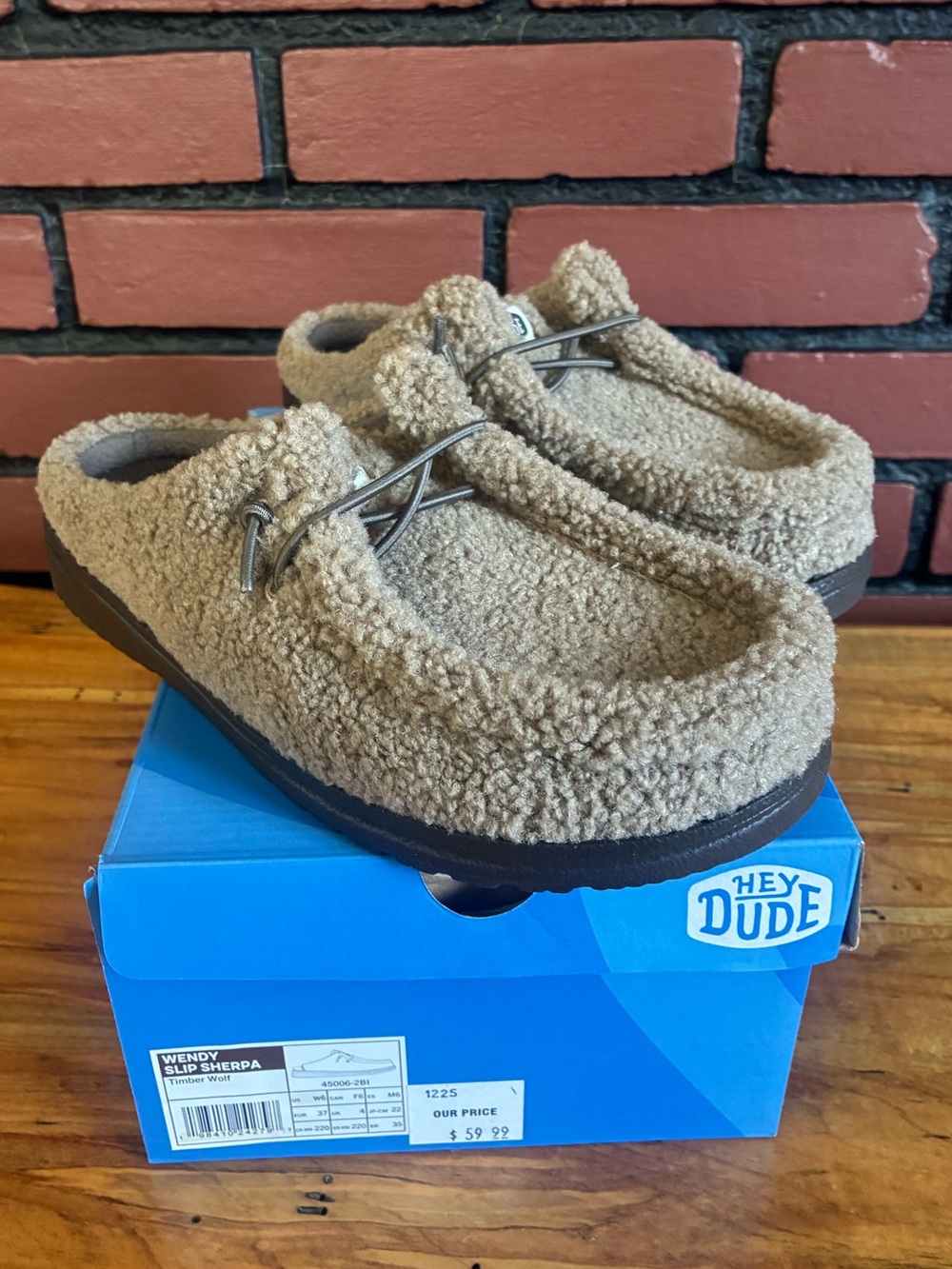 NEW Women’s Hey Dude Wendy Slip Sherpa - Size 6